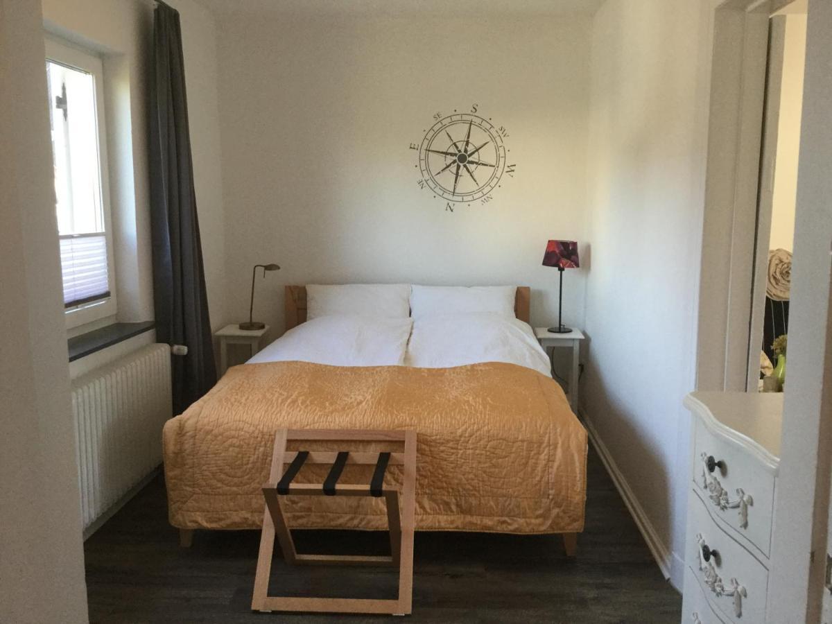 Ferienhaus Us Luett Hus Und Das Zimmer Linde Im Haupthaus Oldemburgo Exterior foto